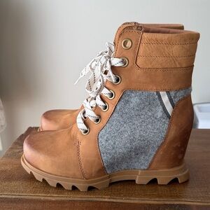 Sorel Joan of Arc Wedge lll Lexie Brown and Gray Lace-Up Boots